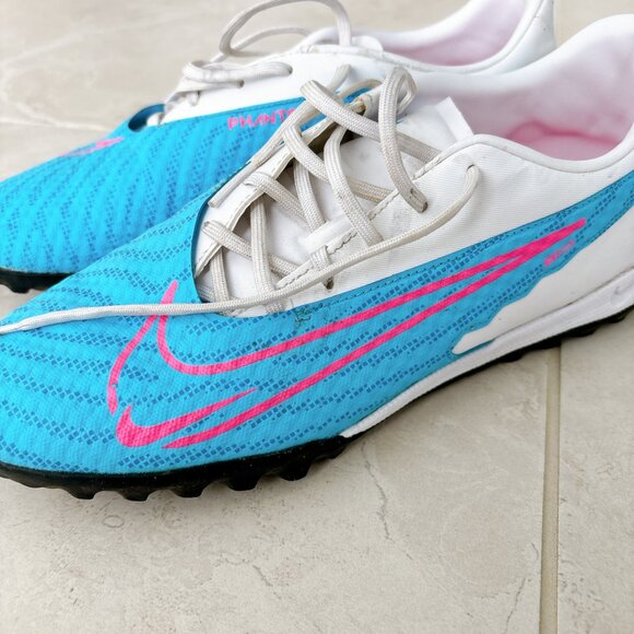 98% NEW MENS SOCCER SHOES, SIZE 9.5 - Picture 8 of 9